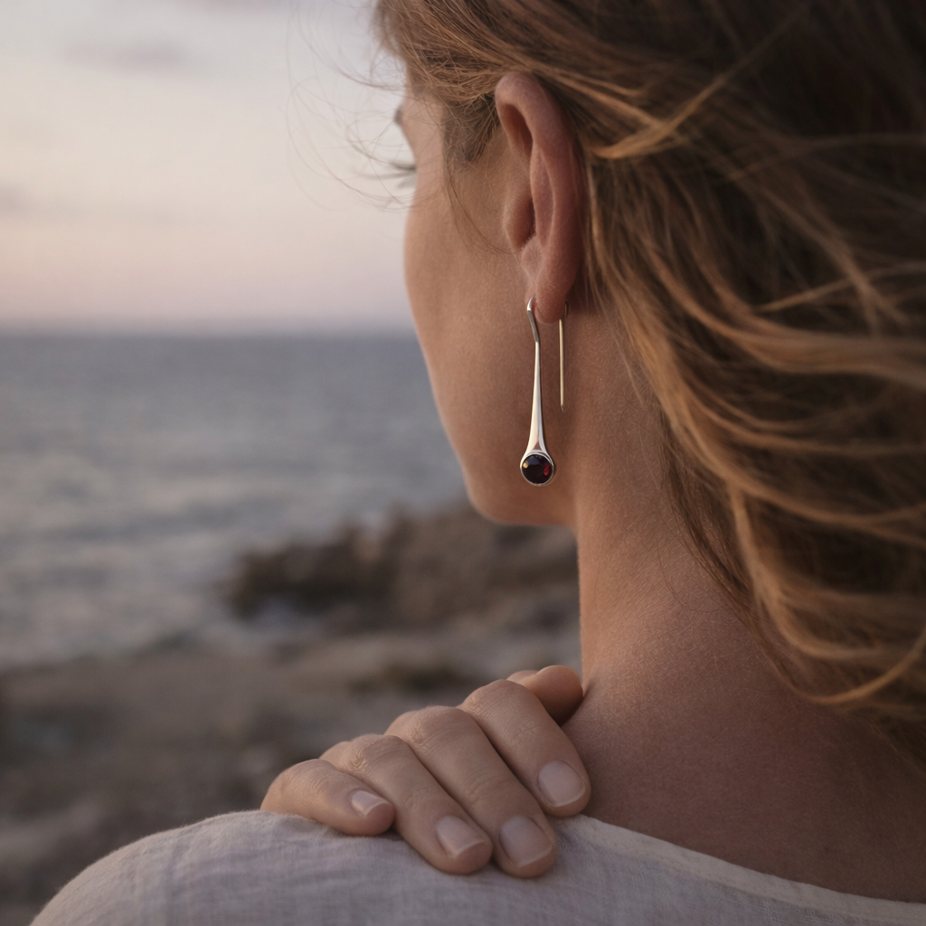 Orecchini minimal in argento 925 granato - KAVYA