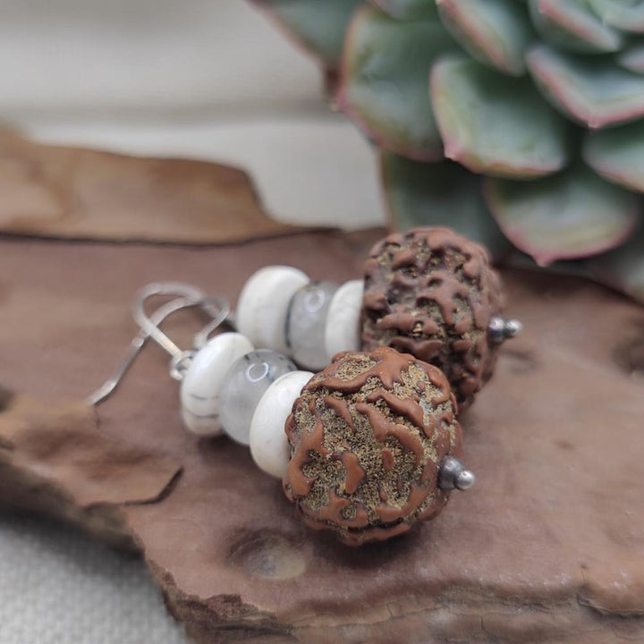 Orecchini etnici in argento 925 con rudraksha - DEMODAR