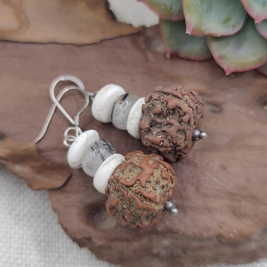 Orecchini etnici in argento 925 con rudraksha - DEMODAR