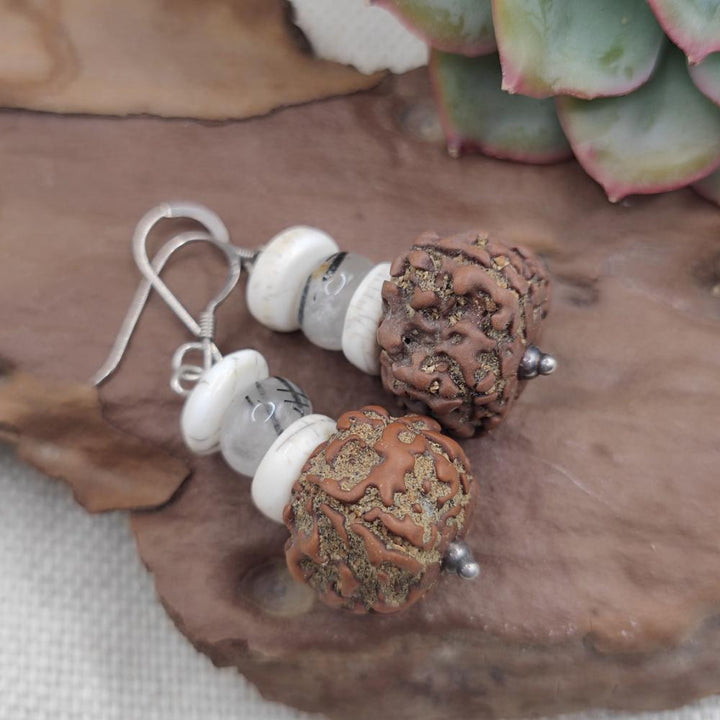 Orecchini etnici in argento 925 con rudraksha - DEMODAR
