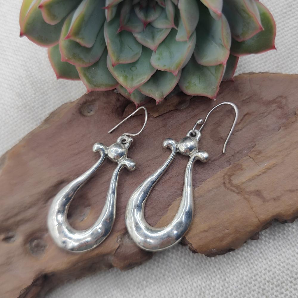 Orecchini pendenti vintage in argento sterling con simbolo della Orecchini pendenti vintage in argento sterling con simbolo della