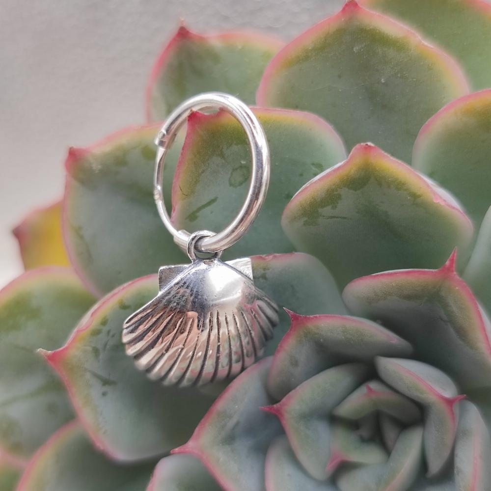 Orecchini argento 925 a cerchio con conchiglia - TANUKU