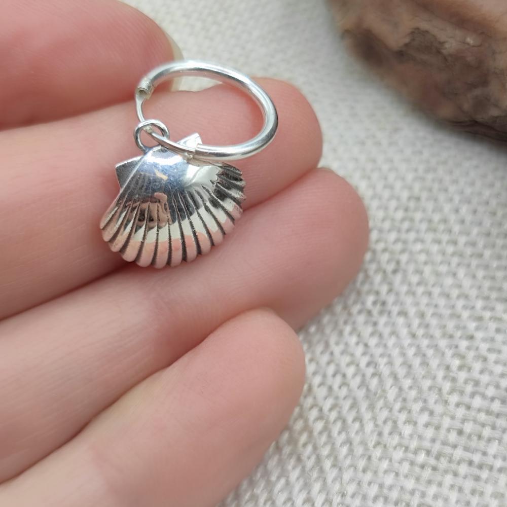 Orecchini argento 925 a cerchio con conchiglia - TANUKU