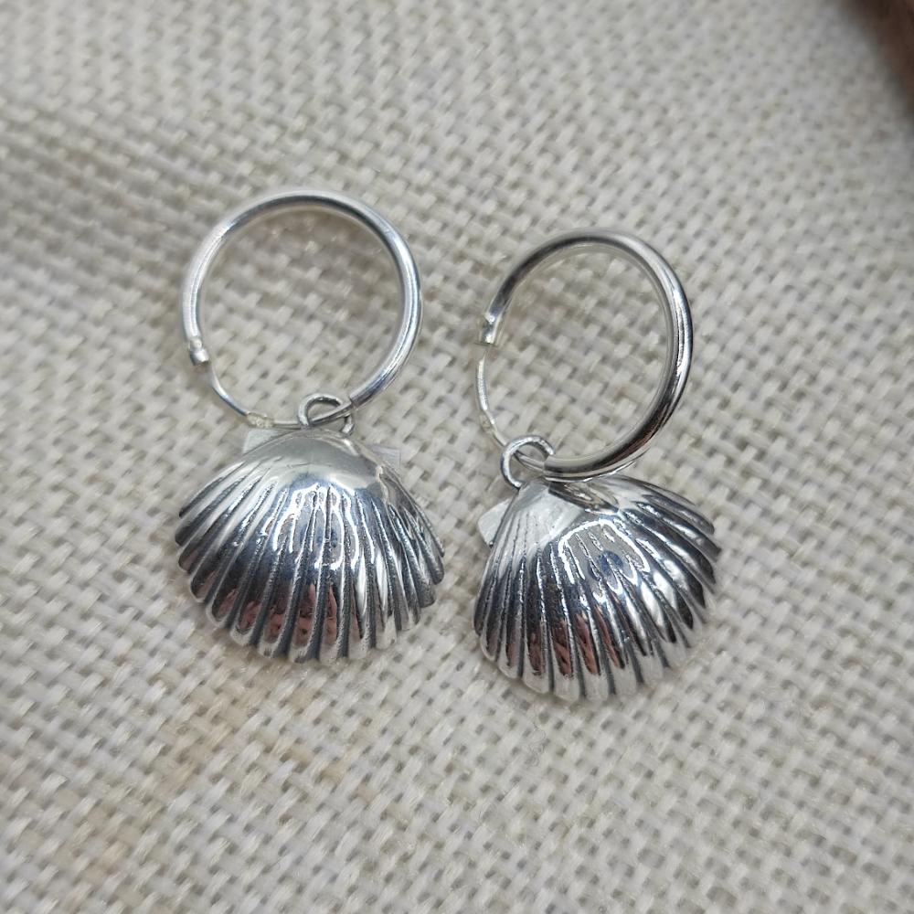 Orecchini argento 925 a cerchio con conchiglia - TANUKU