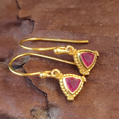 Orecchini in argento 925 dorato con pietra - DULLAHANDA