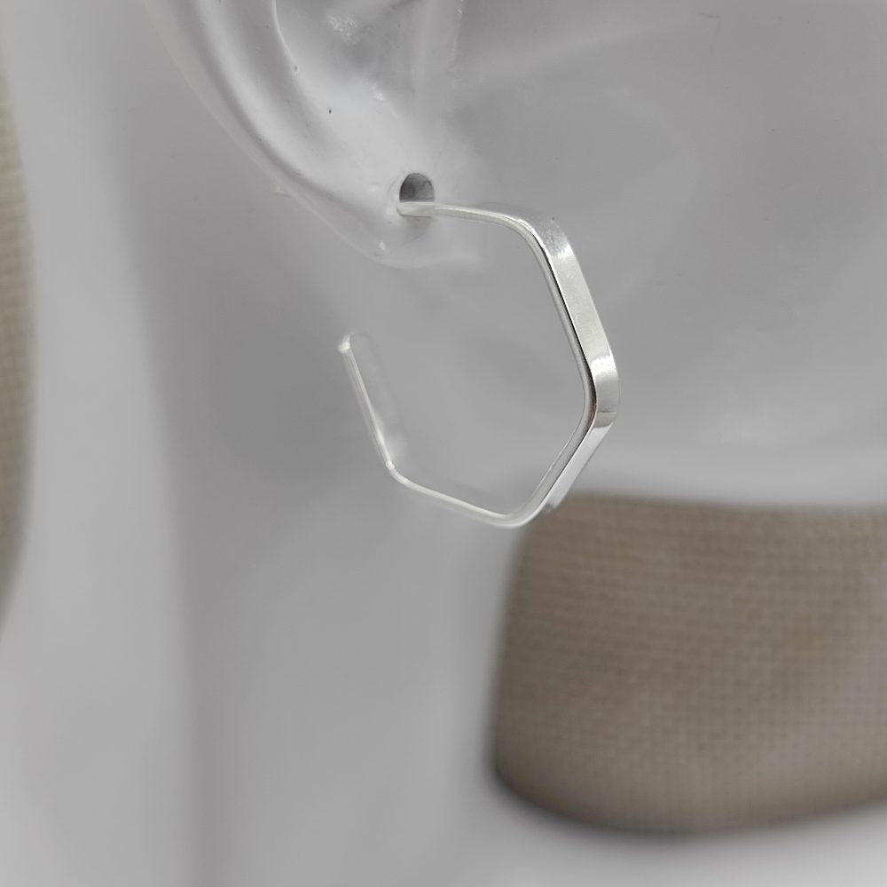 Orecchini Minimal in Argento 925 – Design Esagonale Moderno