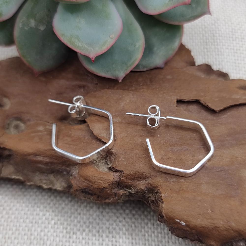 Orecchini Minimal in Argento 925 – Design Esagonale Moderno