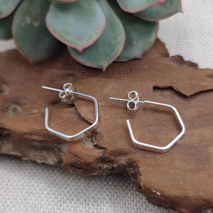 Orecchini Minimal in Argento 925 – Design Esagonale Moderno