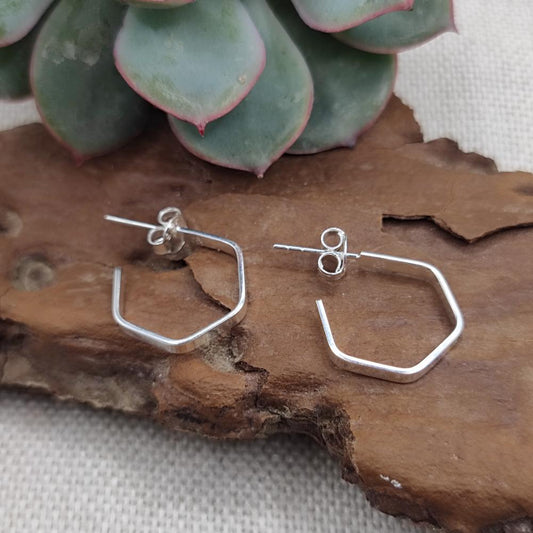 Orecchini Minimal in Argento 925 – Design Esagonale Moderno