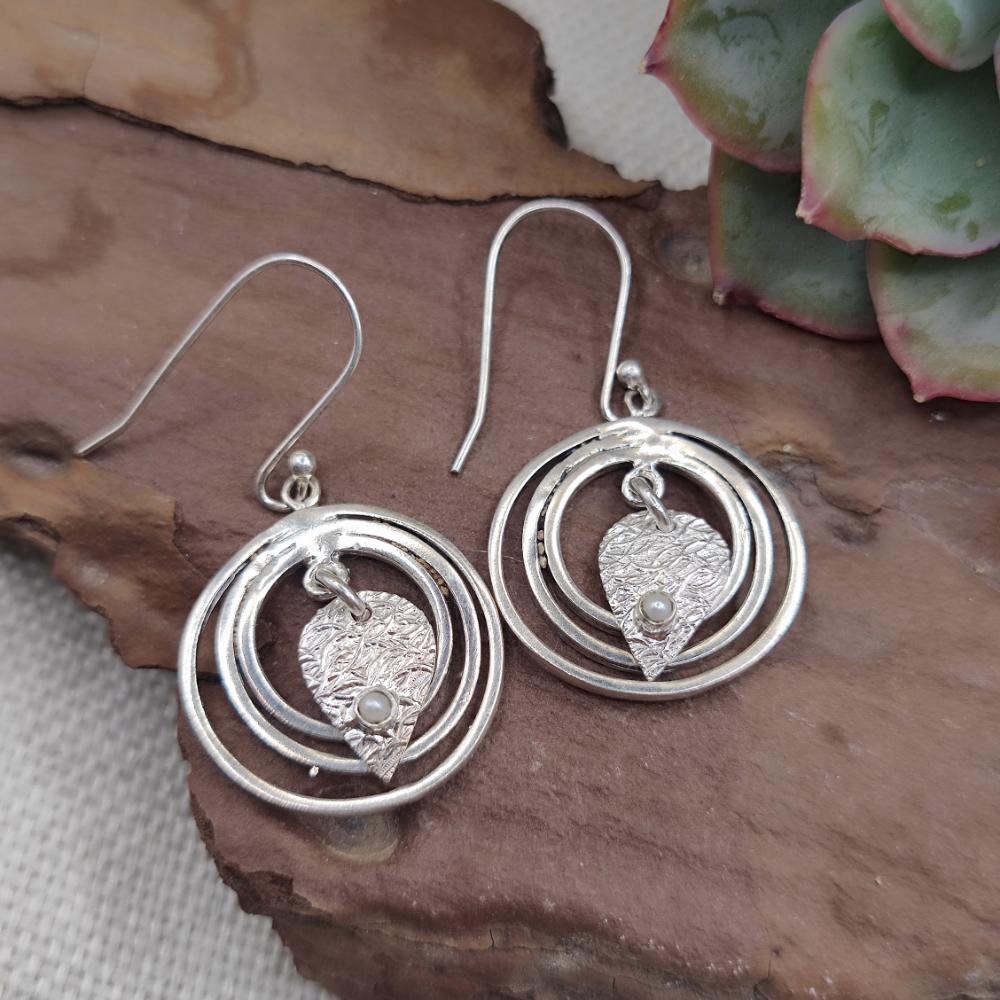 Orecchini artigianali in argento 925 con perla - GANDAKI