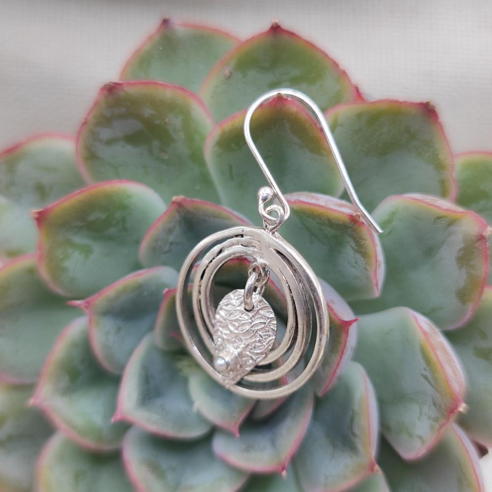 Orecchini artigianali in argento 925 con perla - GANDAKI