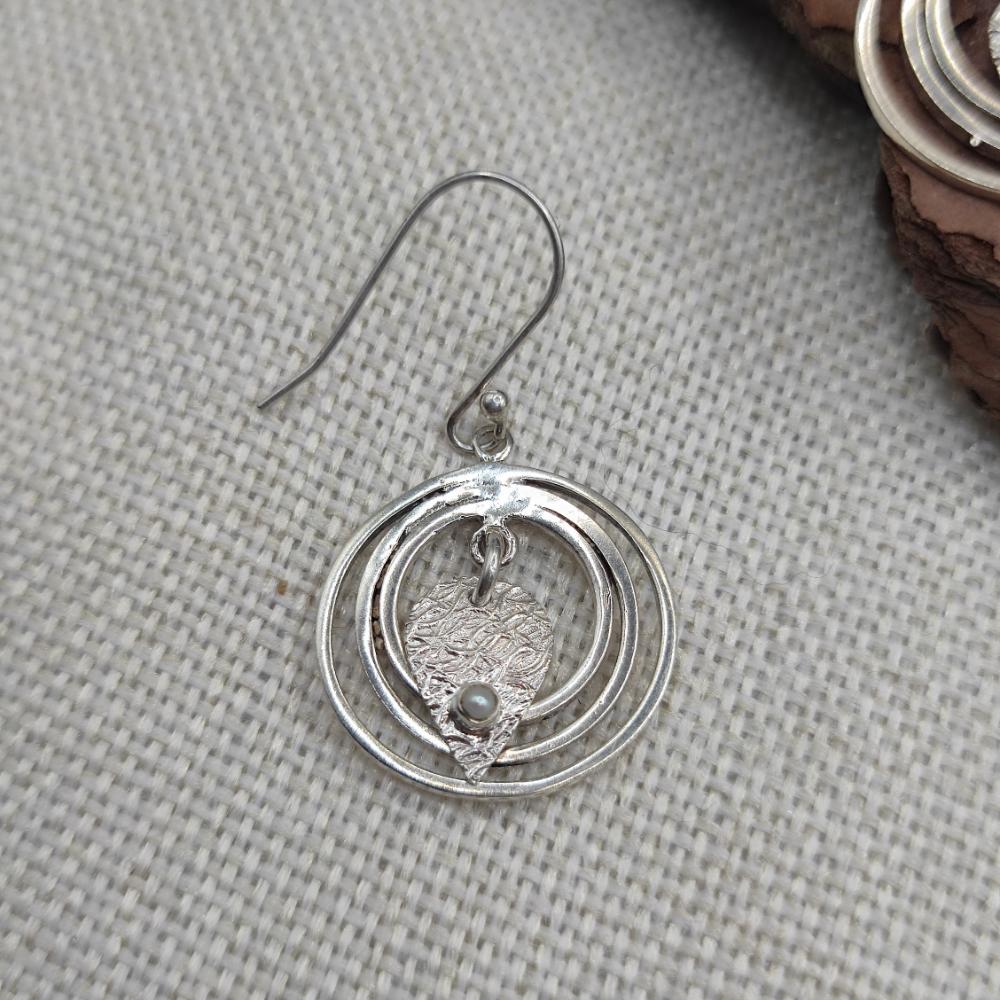 Orecchini artigianali in argento 925 con perla - GANDAKI