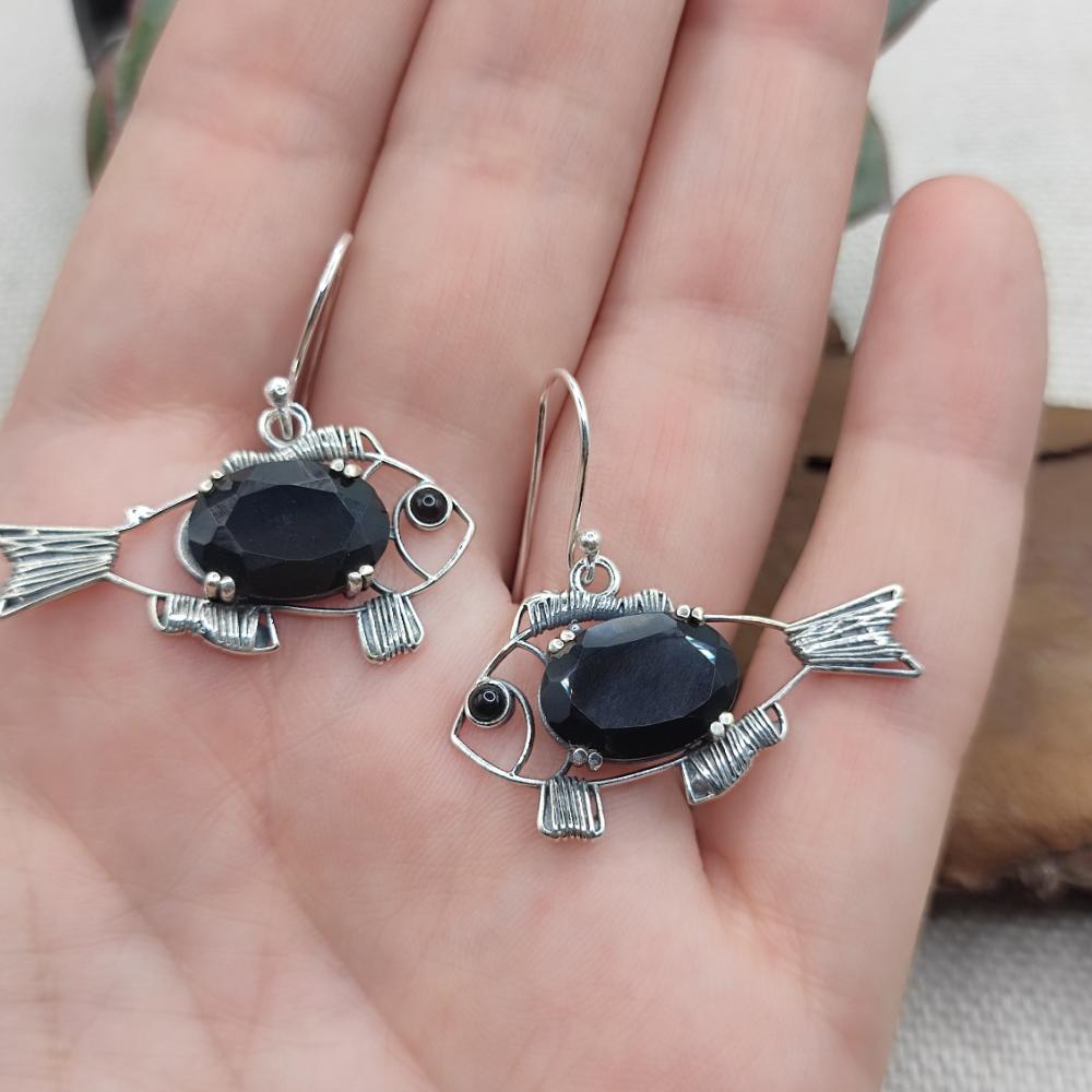 Orecchini a Forma di Pesce con Pietra Naturale - INAK