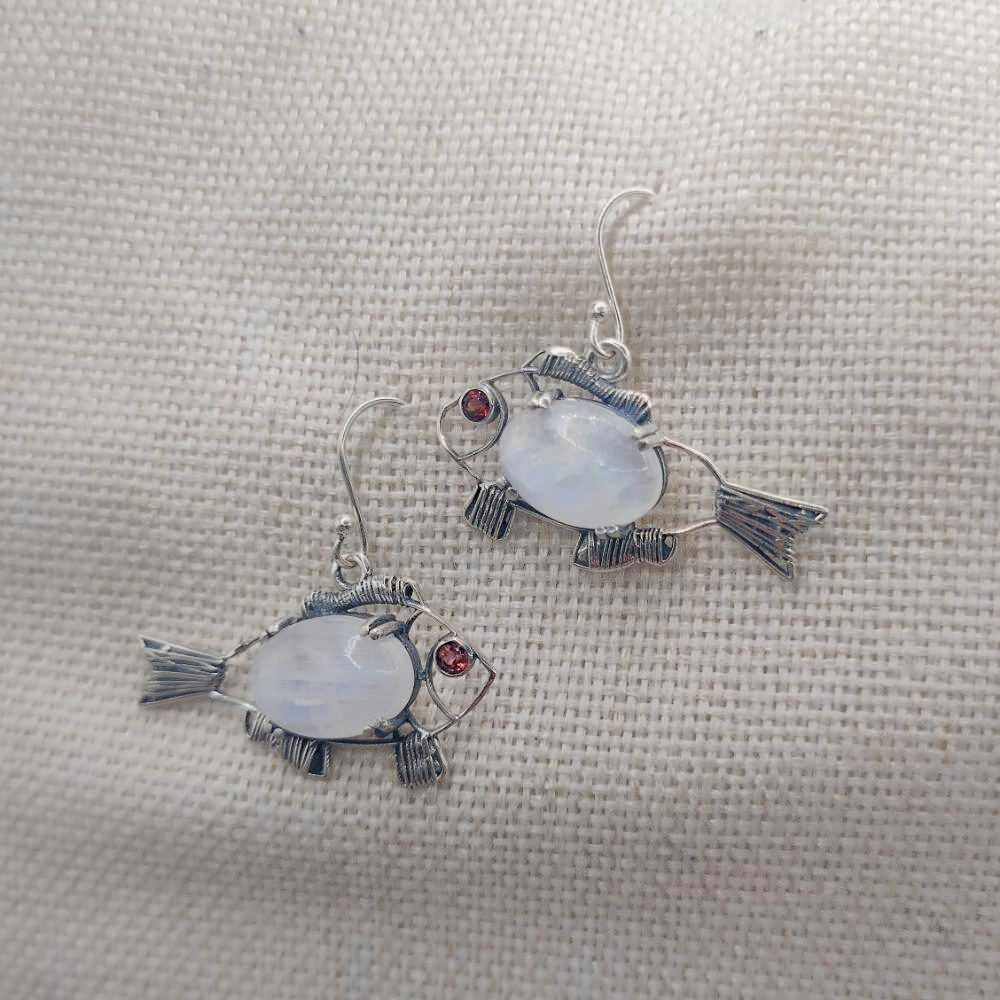 Orecchini a Forma di Pesce con Pietra Naturale - INAK pietra di luna