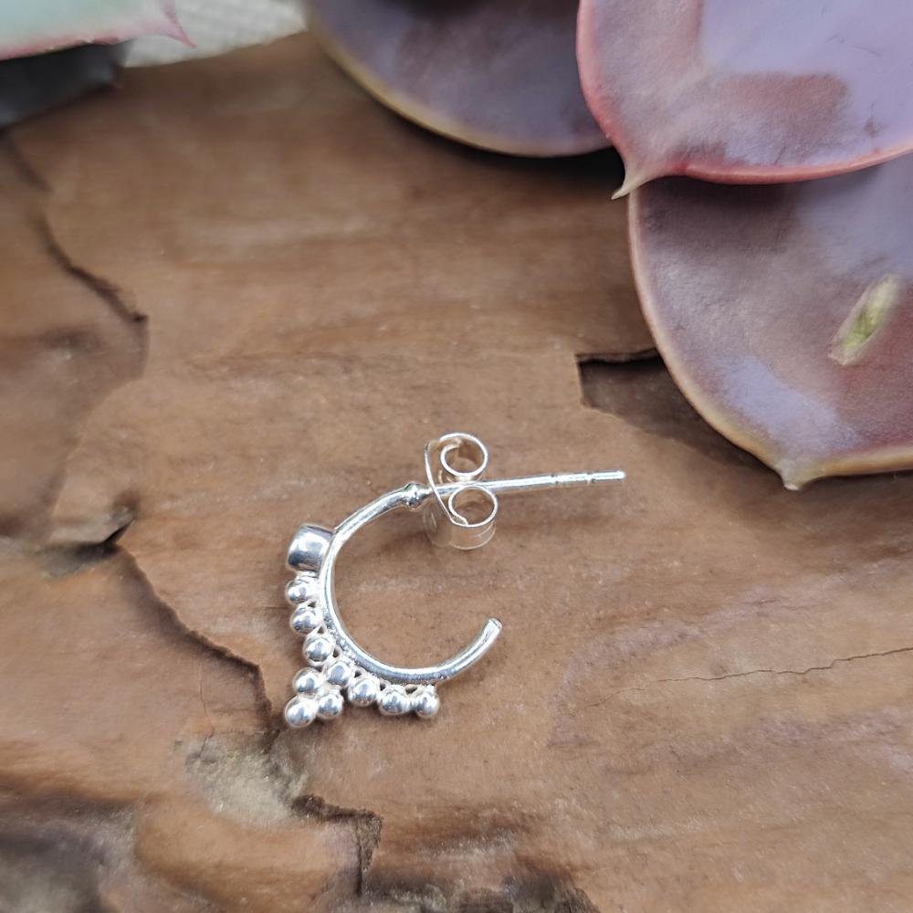 ORECCHINI cerchio aperto in argento con pietra - RAIKADA