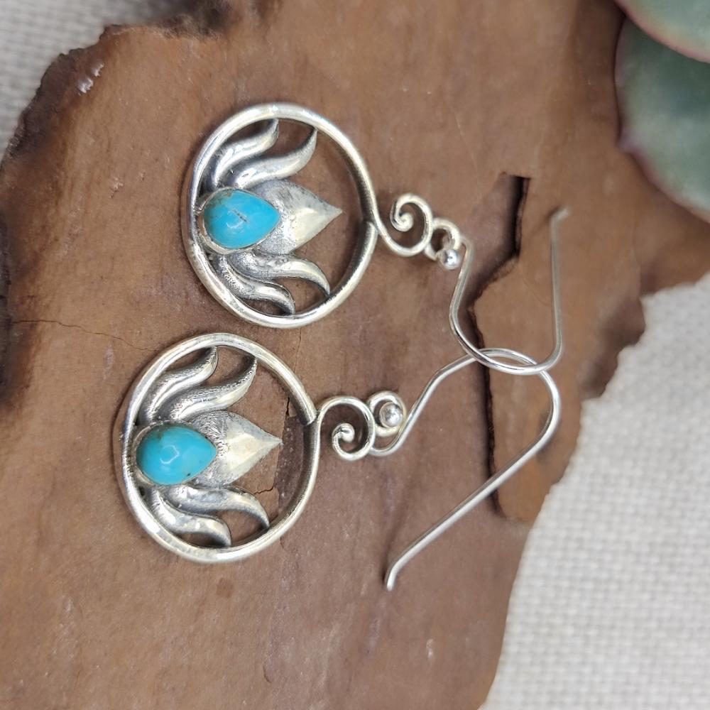 Orecchini in Argento con Turchese e Fiore di Loto - KUMAREJ