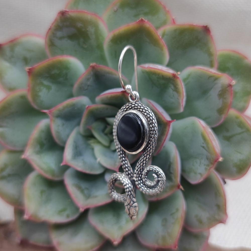 Orecchini in argento 925 con onice nero e serpenti - HUGHLI