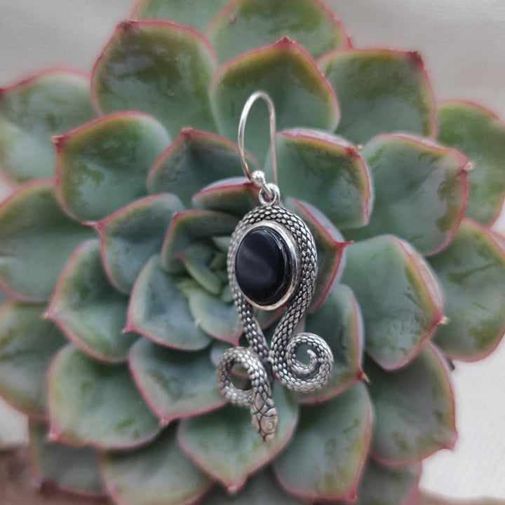 Orecchini in argento 925 con onice nero e serpenti - HUGHLI