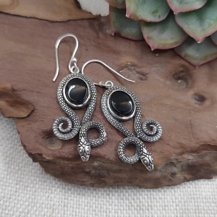 Orecchini in argento 925 con onice nero e serpenti - HUGHLI