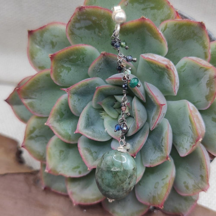 Orecchini artigianali in argento 925 con smeraldo - KARNALI