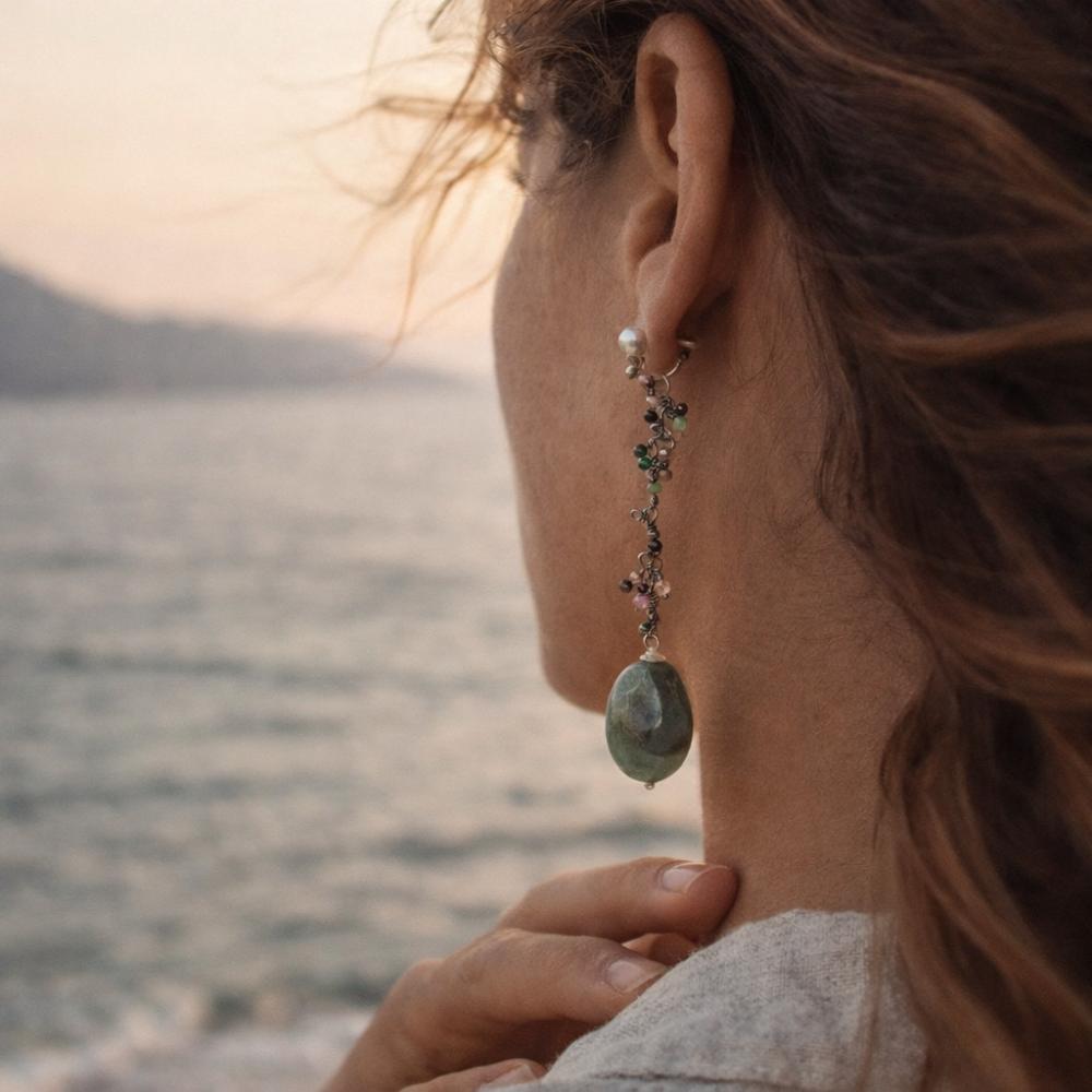 Orecchini artigianali in argento 925 con smeraldo - KARNALI