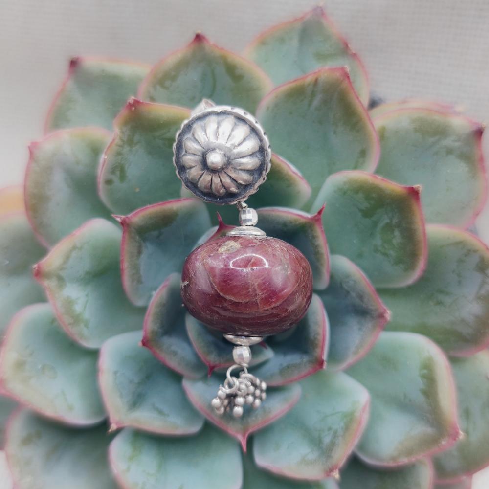 Orecchini artigianali in argento 925 radice di rubino - INDIRA