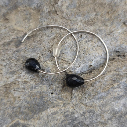 Orecchini a cerchio in argento 925 onice nero - SHUBAM