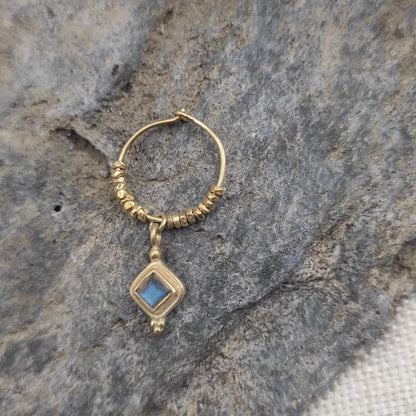 Orecchini a cerchio in argento dorato con labradorite - KAVERI