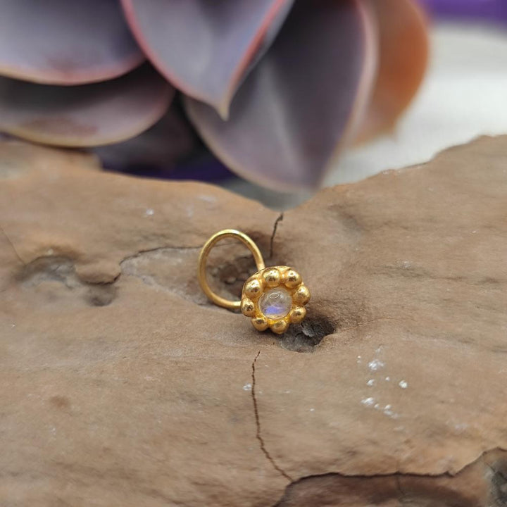 Orecchino da naso in ottone dorato con turchese - REVATI