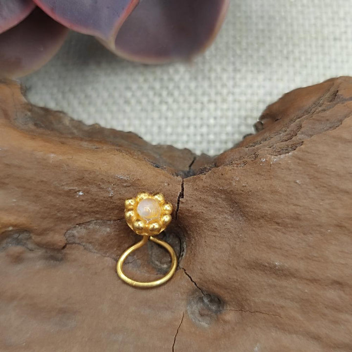 Orecchino da naso in ottone dorato con turchese - REVATI