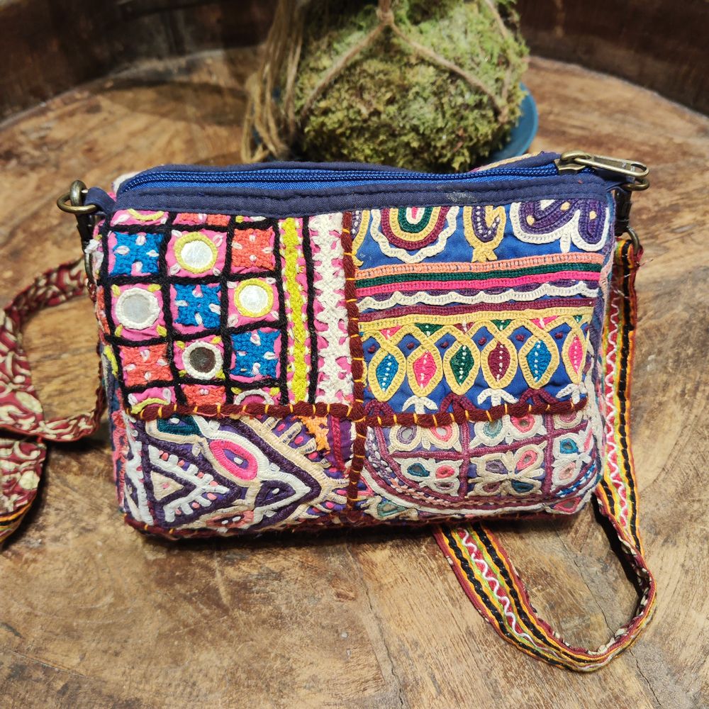 Borsetta Indiana KHA – Pochette Artigianale Rabari con Specchietti e ricami