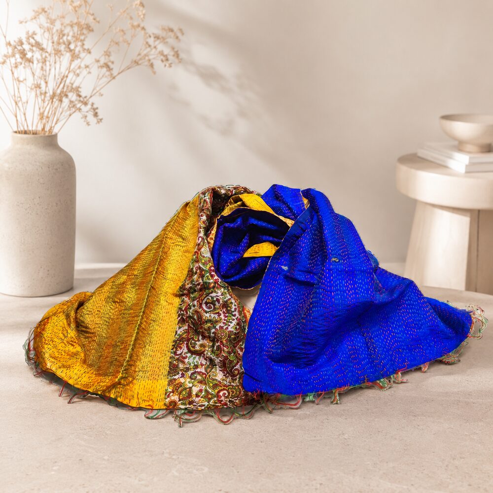 Sciarpa KANTHA con tessuti vintage misto seta ricamo - INDIGO – studio