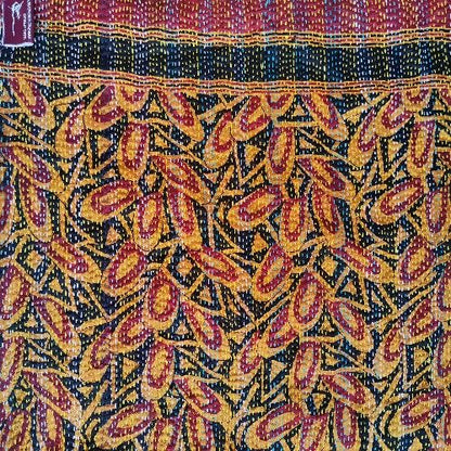 Sciarpa KANTHA con tessuti vintage misto seta ricamo a mano azzurro - RAJA – immagine10