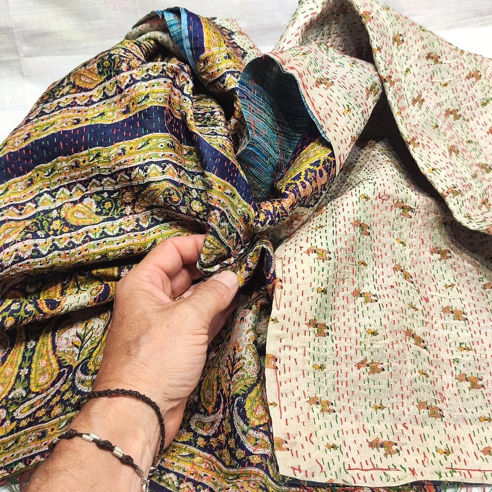 Sciarpa KANTHA con tessuti vintage misto seta ricamo - MOGHUL – detail proporzione