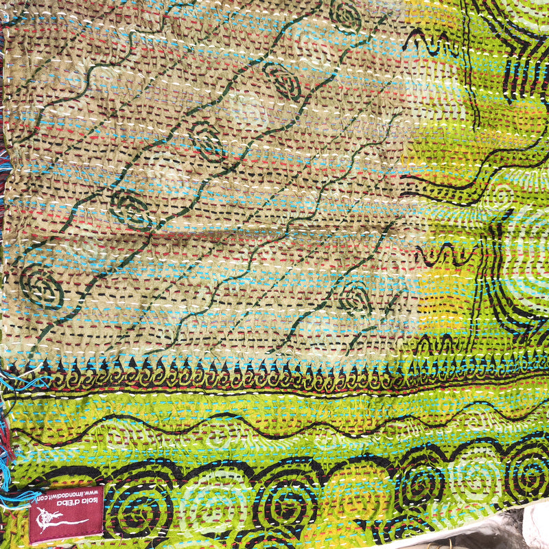 STOLA da donna KANTHA con tessuti vintage misto seta ricamo a mano - MIRIA detail