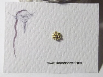Orecchino da naso in oro 18 fiore 5 mm - KANIGIRI – immagine2
