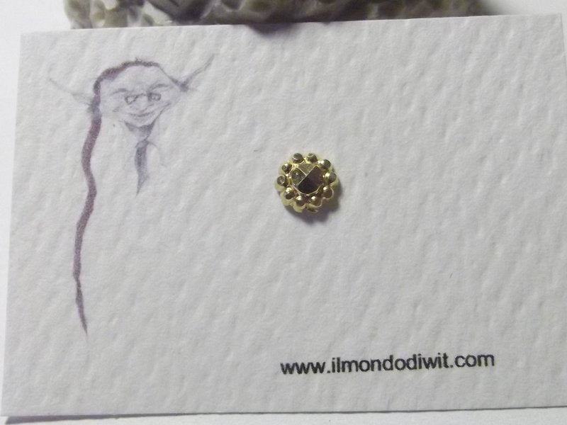 Orecchino da naso in oro 18 carati fiore 5 mm - SURYAPET – immagine2