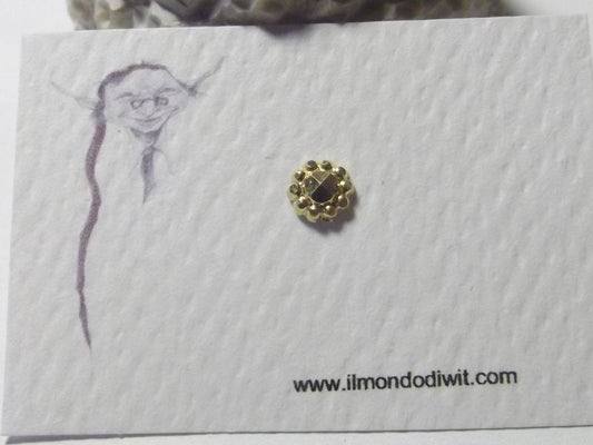 Orecchino da naso in oro 18 carati fiore 5 mm - SURYAPET – immagine2