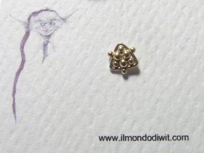 Orecchino da naso in oro 18 triangolo 5 mm - PADMAPUR – immagine2