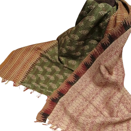 Sciarpa KANTHA con tessuti vintage misto seta ricamo a mano verde ganesh – immagine1