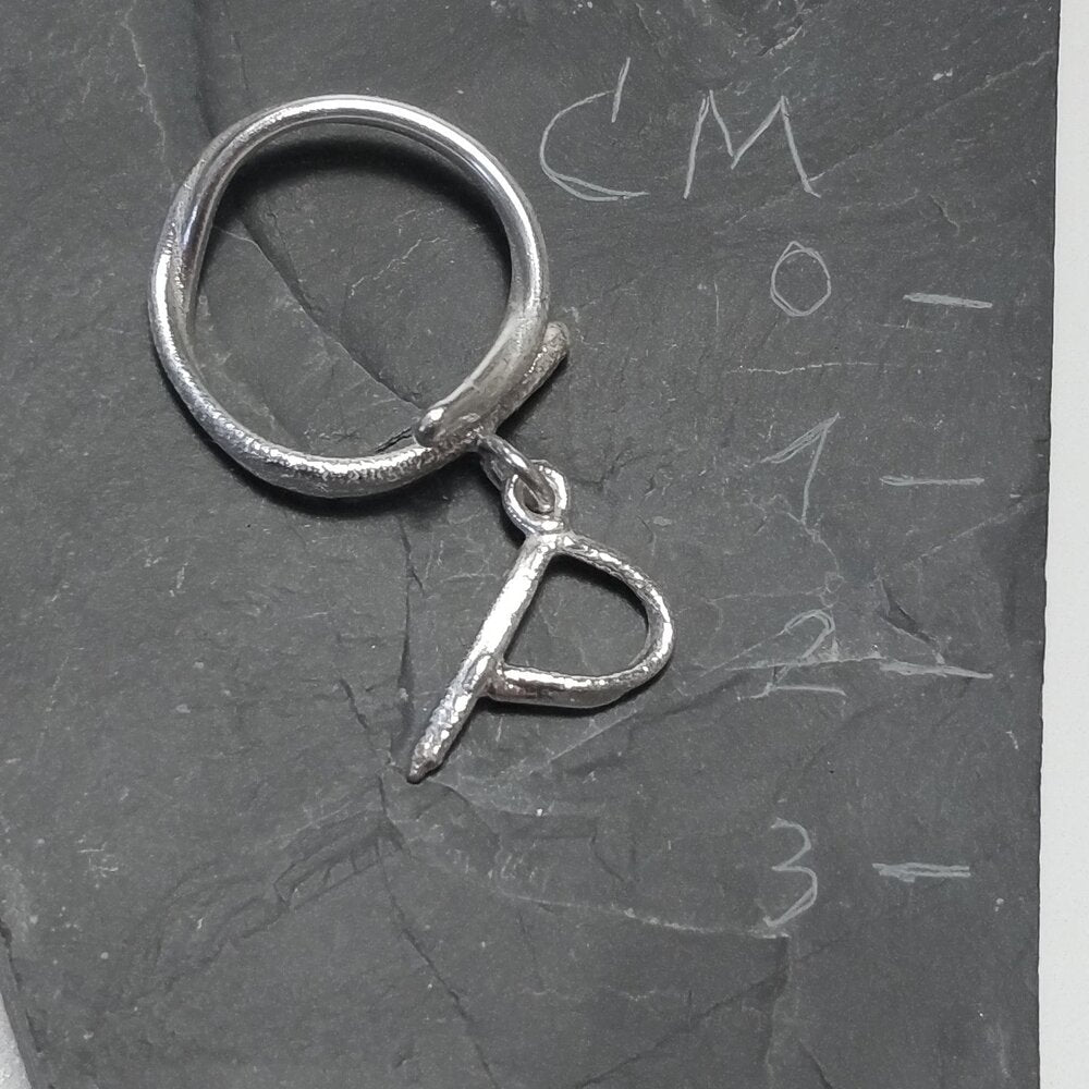ANELLO PERSONALIZZATO con lettera in argento 925 anello artigianale – P