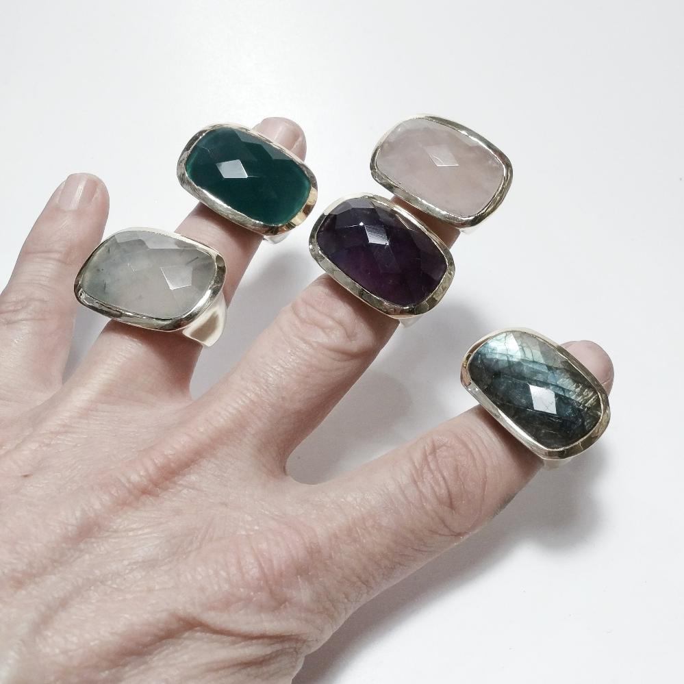 ANELLO artigianalein argento 925 con Labradorite | GIOIELLI CON PIETRE