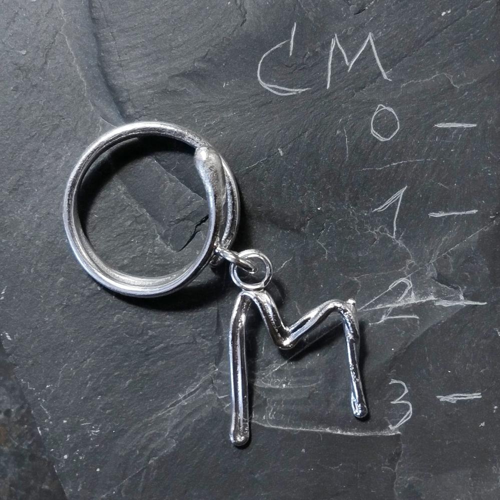 anello regolabile con M