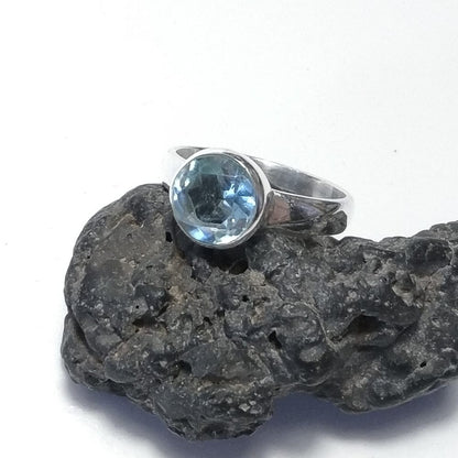 ANELLO artigianale in argento 925 con topazio azzurro