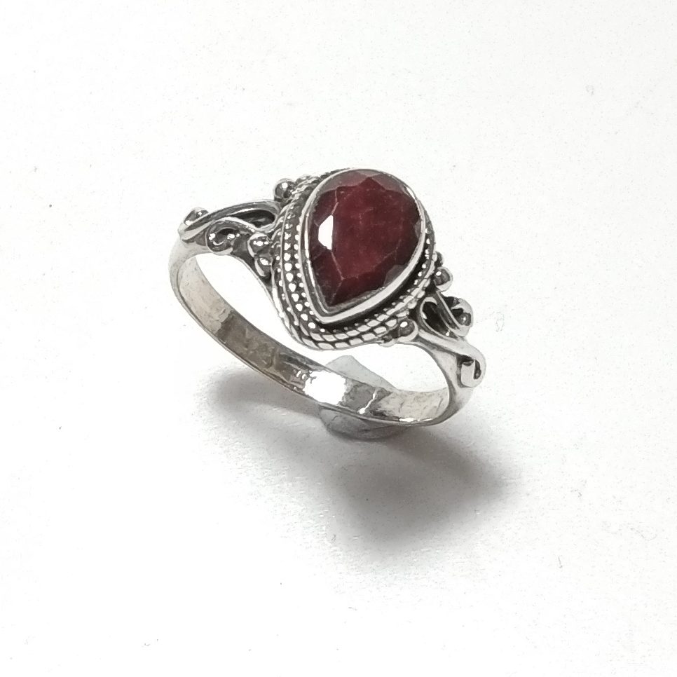 ANELLO artigianale in argento 925 - radice di rubino