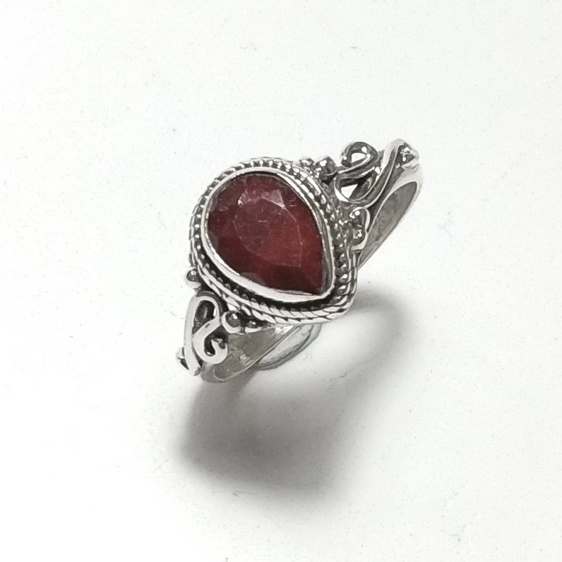ANELLO artigianale in argento 925 - radice di rubino