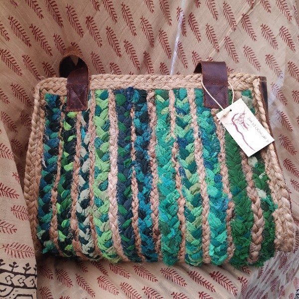 Borsa artigianale realizzato con Canapa e Cuoio – immagine3