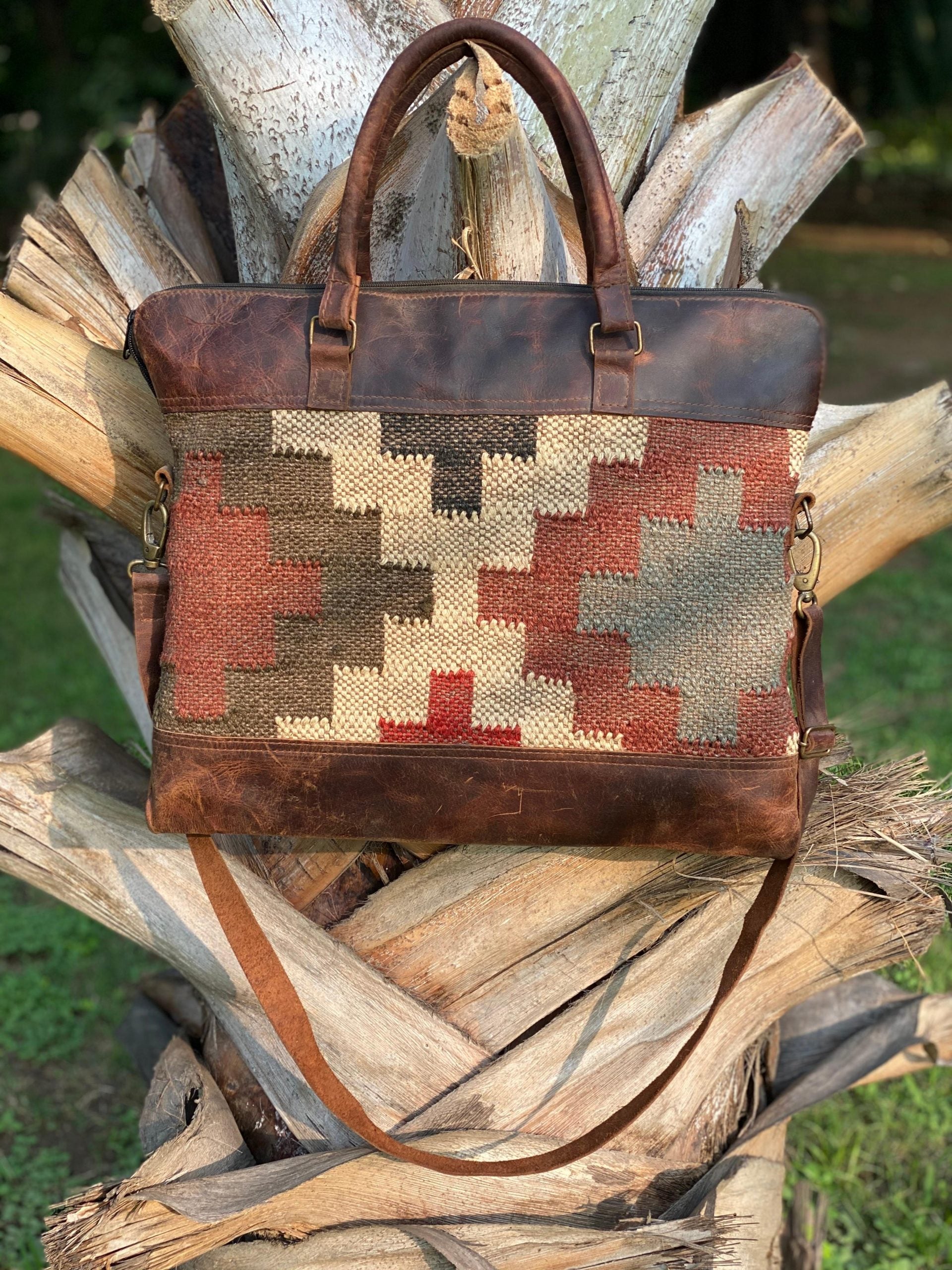 Borsa artigianale realizzato con KILIM e Cuoio – immagine1