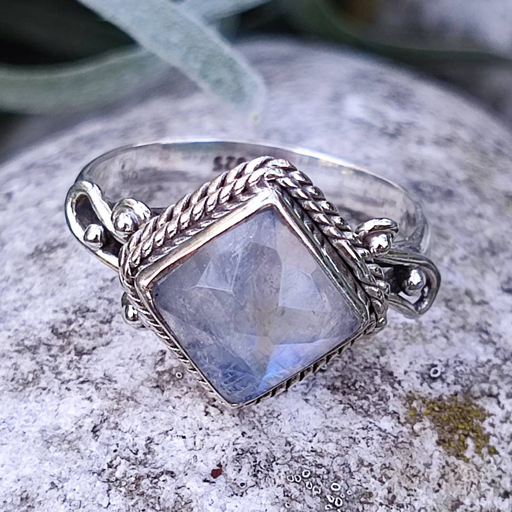 Anello CHANDRAJ in argento 925 con pietra di luna