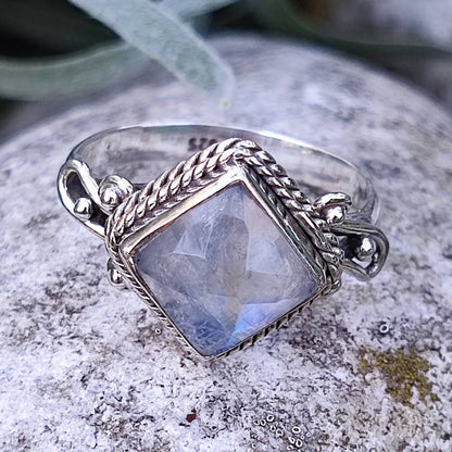 Anello CHANDRAJ in argento 925 con pietra di luna